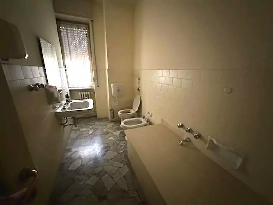 Immagine 12 di Quadrilocale in vendita  in Viale Masia 26 a Como