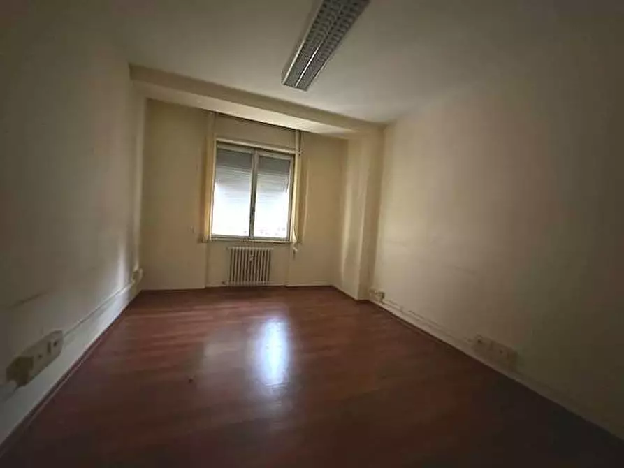 Immagine 11 di Quadrilocale in vendita  in Viale Masia 26 a Como