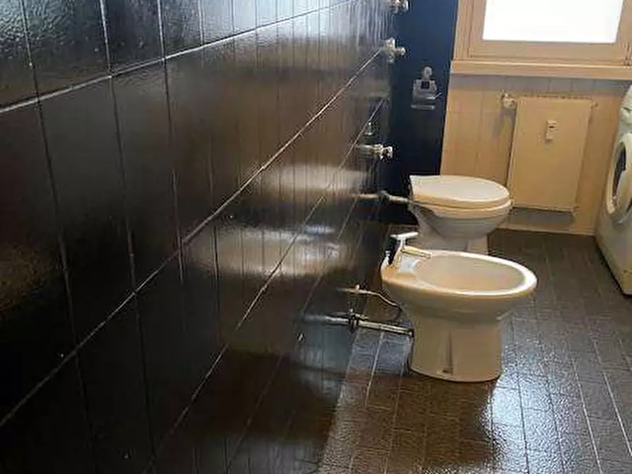 Immagine 14 di Bilocale in affitto  a Lipomo