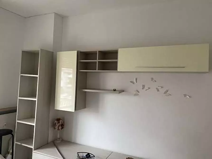 Immagine 8 di Bilocale in affitto  a Lipomo