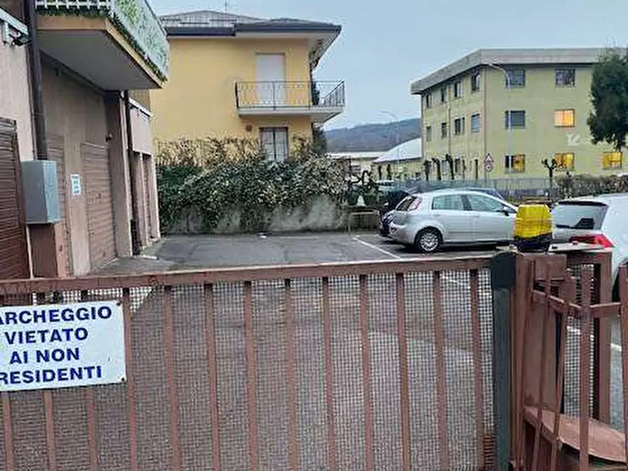 Immagine 16 di Bilocale in affitto  a Lipomo