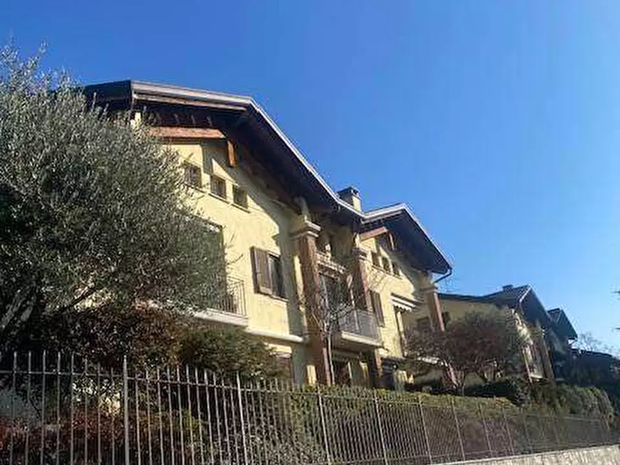 Immagine 1 di Appartamento in vendita  in Via Ticozzi 7 a Como