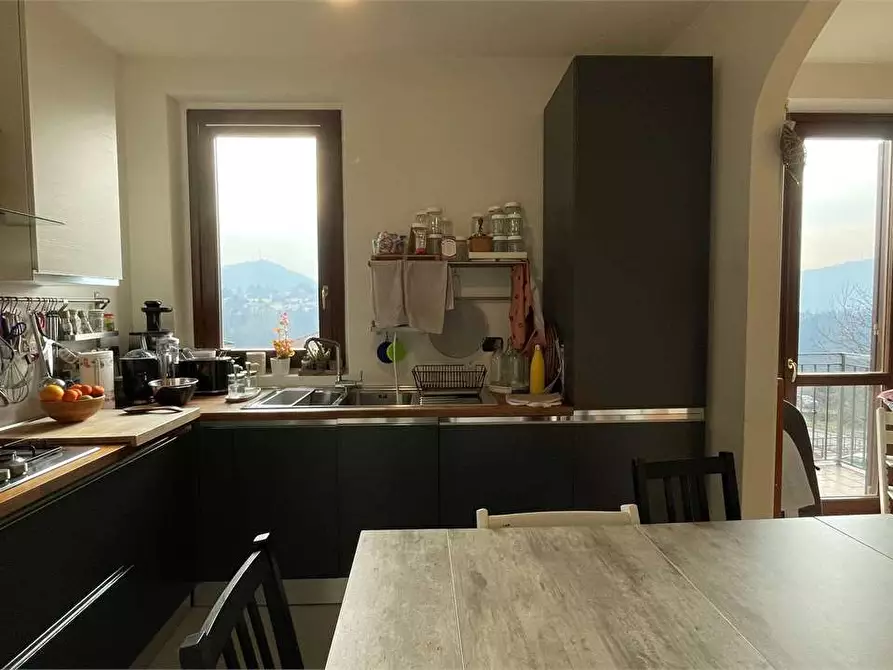 Immagine 10 di Appartamento in vendita  in Via Ticozzi 7 a Como