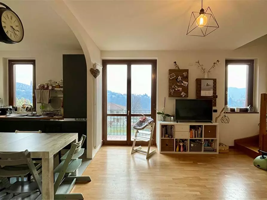 Immagine 11 di Appartamento in vendita  in Via Ticozzi 7 a Como