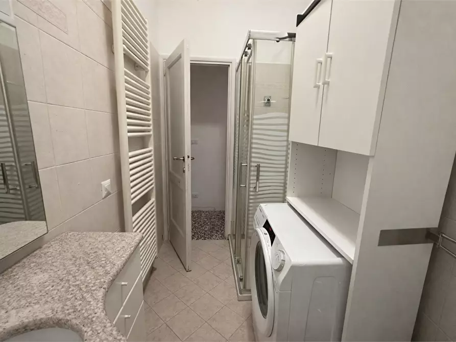 Immagine 17 di Appartamento in vendita  in via Leoni 5 a Como