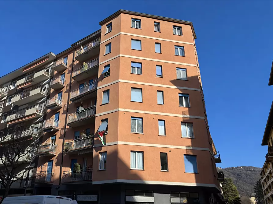 Immagine 2 di Appartamento in vendita  in via Leoni 5 a Como