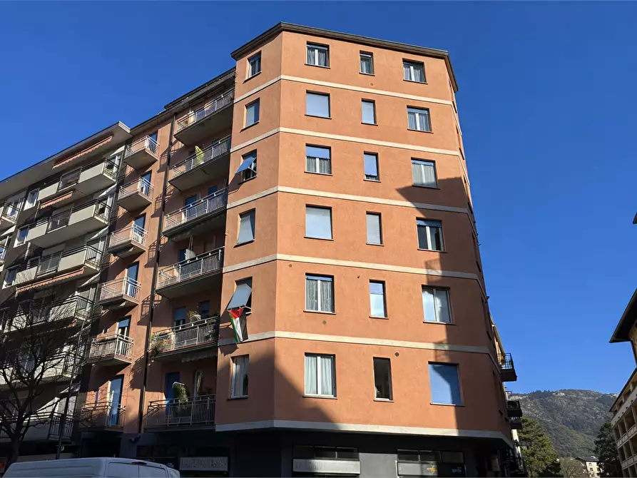 Immagine 3 di Appartamento in vendita  in via Leoni 5 a Como