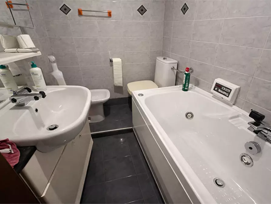 Immagine 11 di Appartamento in vendita  in Via Monterotondo 7 a Como