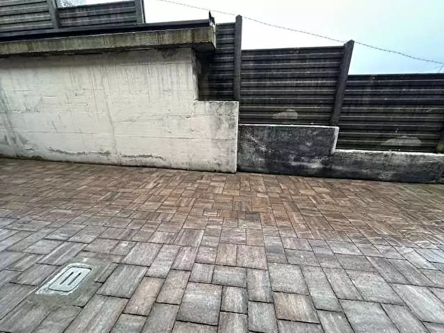 Immagine 12 di Appartamento in vendita  in Via Volta 12 a Uggiate-Trevano