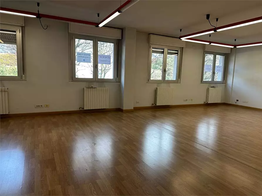 Immagine 1 di Ufficio in vendita  in Viale Varese  47 a Como