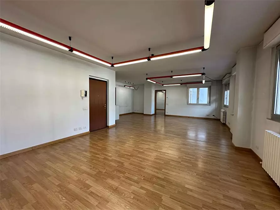 Immagine 14 di Ufficio in vendita  in Viale Varese  47 a Como