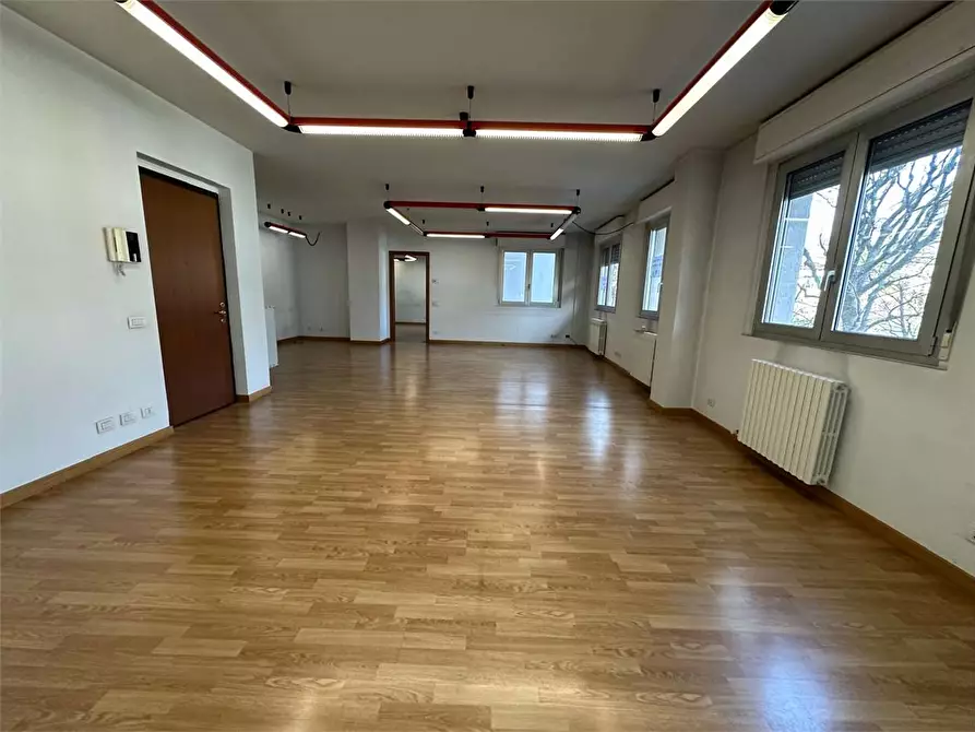 Immagine 15 di Ufficio in vendita  in Viale Varese  47 a Como
