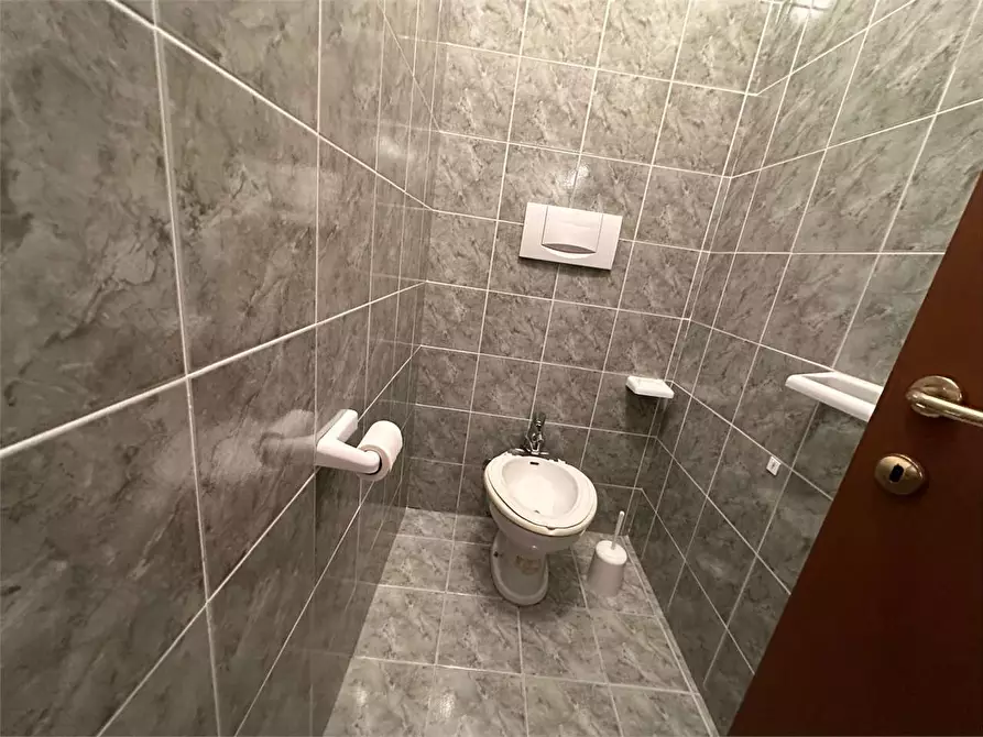 Immagine 22 di Ufficio in vendita  in Viale Varese  47 a Como