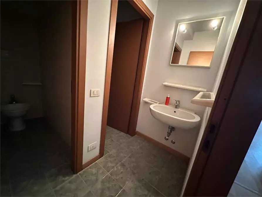 Immagine 23 di Ufficio in vendita  in Viale Varese  47 a Como