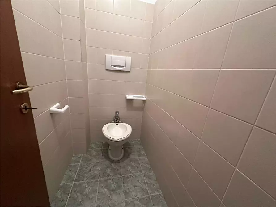 Immagine 24 di Ufficio in vendita  in Viale Varese  47 a Como