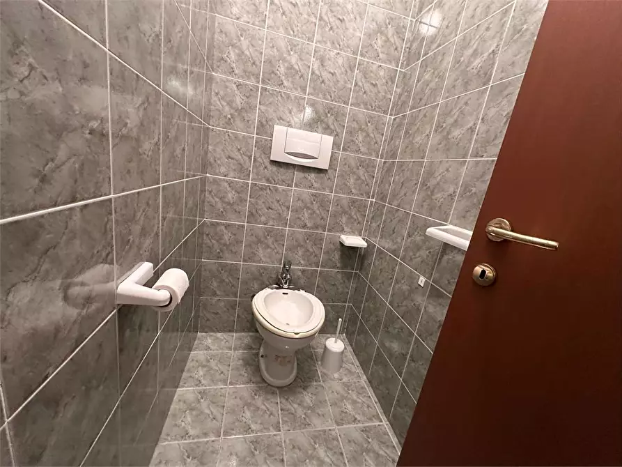 Immagine 24 di Trilocale in vendita  in Viale Varese 47 a Como