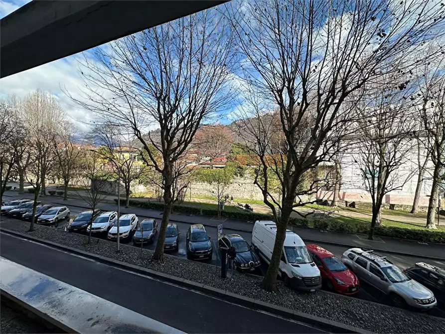 Immagine 22 di Trilocale in vendita  in Viale Varese 47 a Como