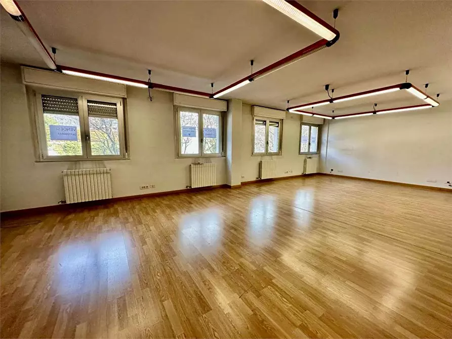 Immagine 10 di Trilocale in vendita  in Viale Varese 47 a Como