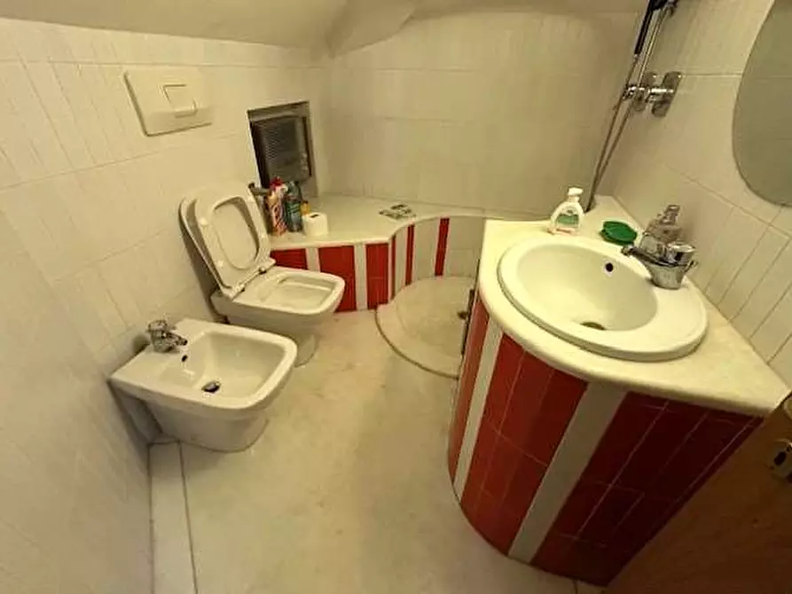 Immagine 26 di Porzione di villa in vendita  in Via beato Geremia Lambertenghi a Como