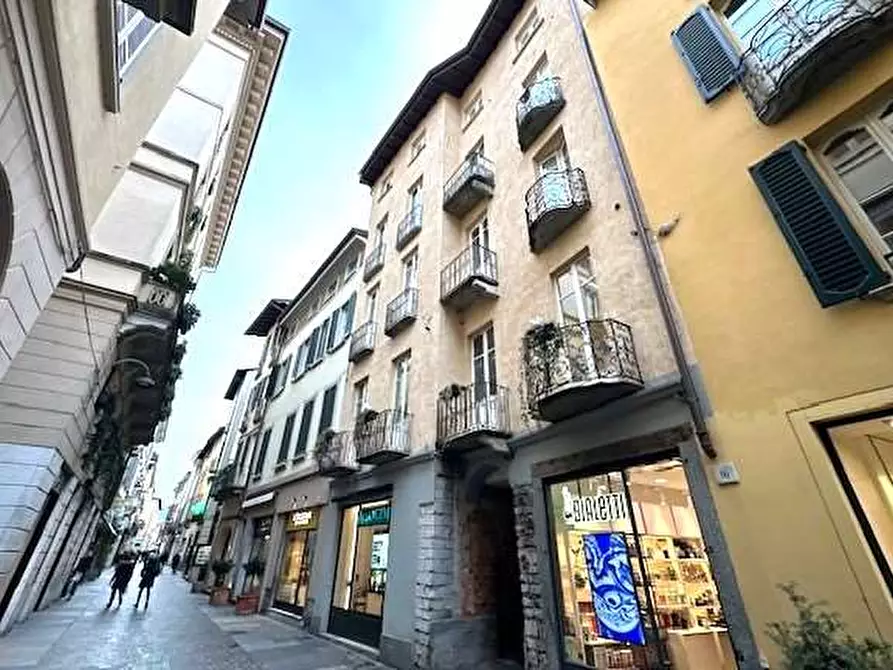 Immagine 19 di Appartamento in affitto  in Via Vittorio Emanuele II  32 a Como