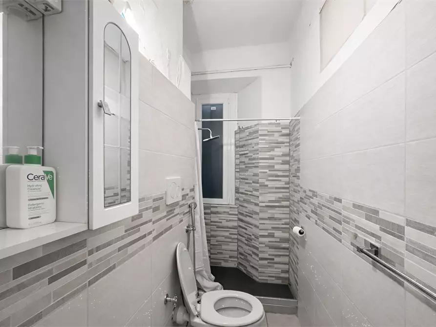 Immagine 7 di Appartamento in vendita  in Via Monte Nero 26 a Como