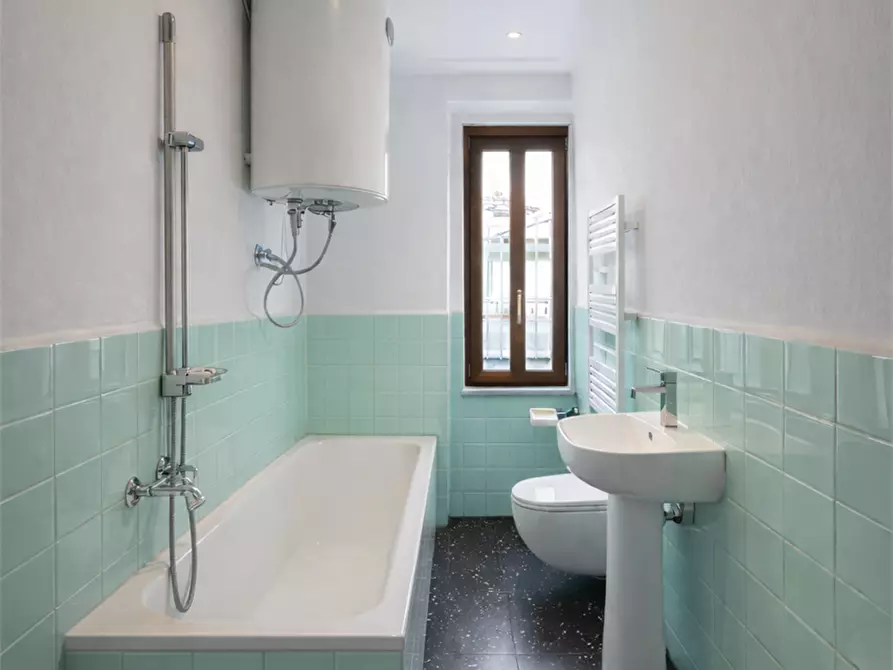 Immagine 8 di Bilocale in vendita  in Via Stefano Franscini 6 a Como