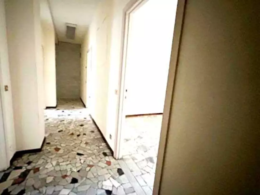 Immagine 9 di Appartamento in vendita  in Viale Masia 26 a Como