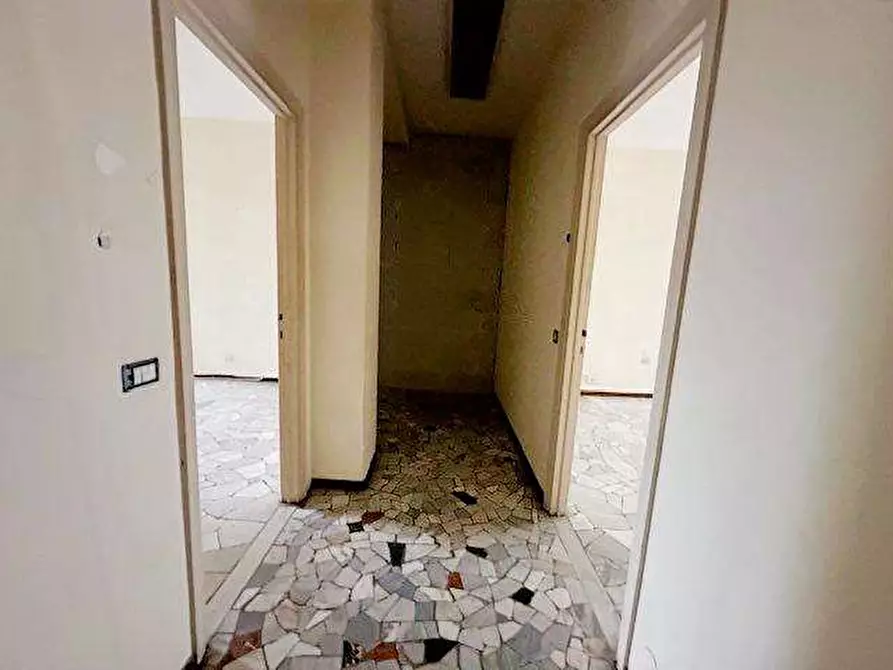 Immagine 3 di Appartamento in vendita  in Viale Masia 26 a Como