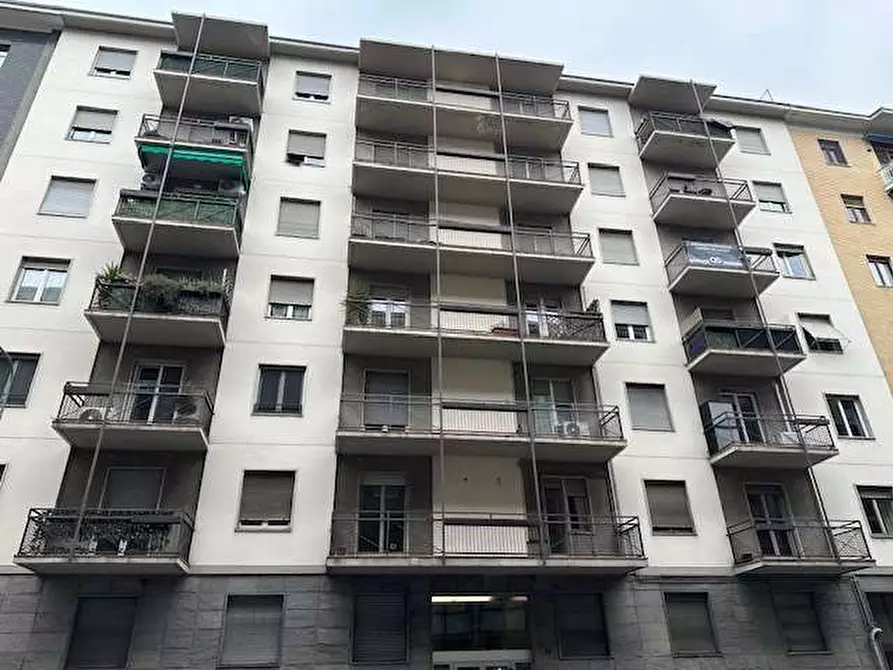 Immagine 17 di Appartamento in vendita  in Viale Masia 26 a Como