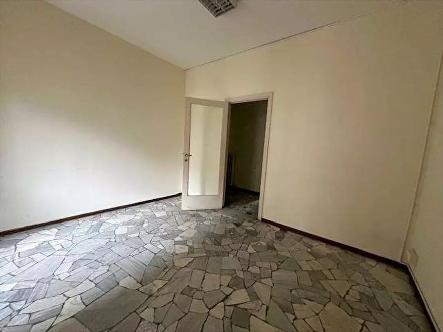 Immagine 12 di Appartamento in vendita  in Viale Masia 26 a Como