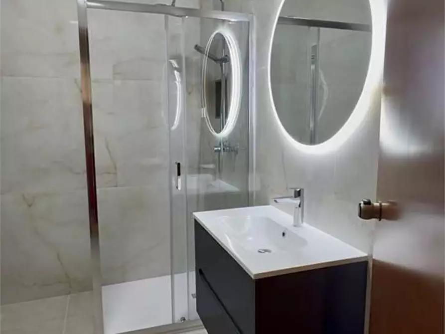 Immagine 15 di Bilocale in affitto  in Via Giulini 2 a Como