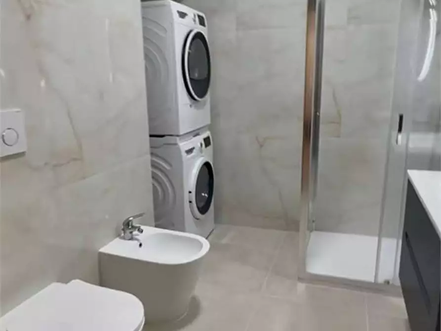 Immagine 16 di Bilocale in affitto  in Via Giulini 2 a Como