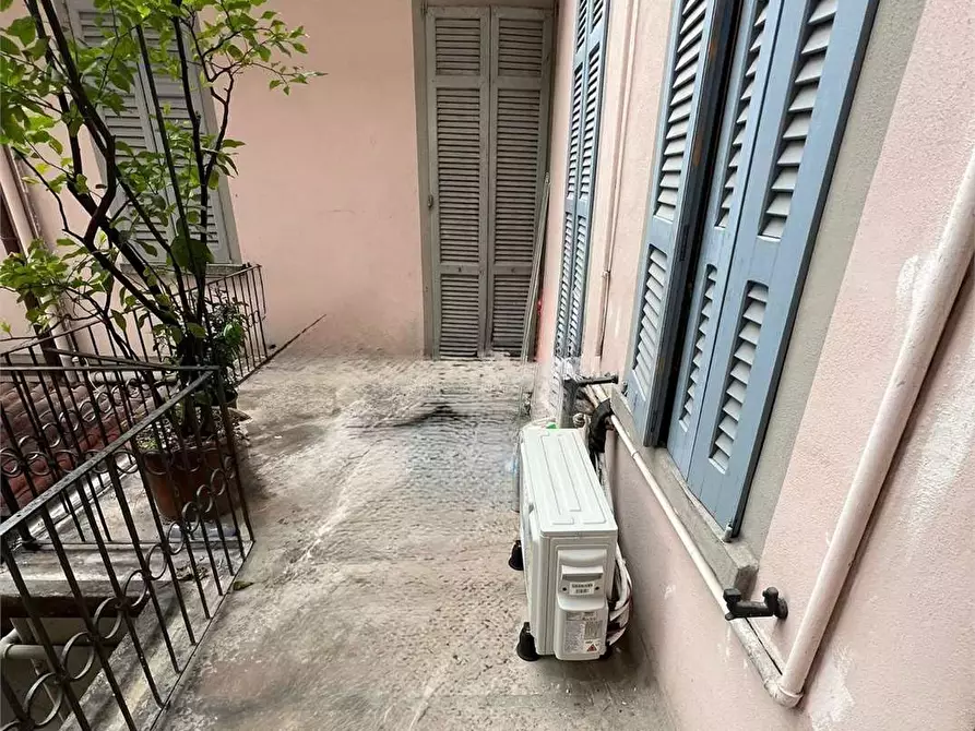 Immagine 19 di Bilocale in affitto  in Via Giulini 2 a Como