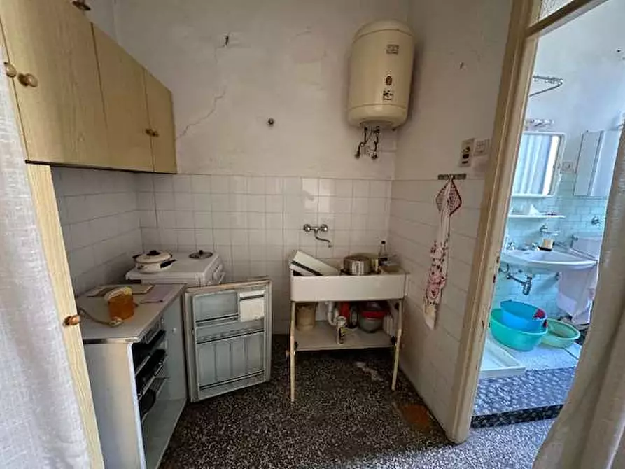 Immagine 10 di Bilocale in vendita  in Via Cadorna 29 a Como