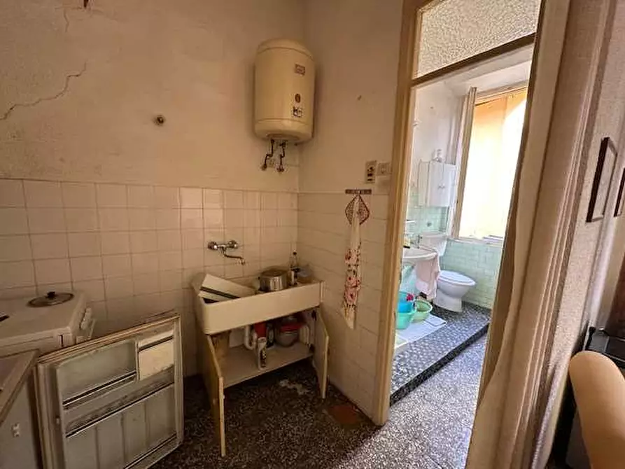 Immagine 12 di Bilocale in vendita  in Via Cadorna 29 a Como