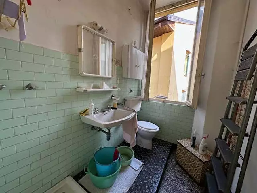 Immagine 14 di Bilocale in vendita  in Via Cadorna 29 a Como