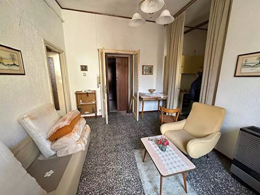 Immagine 5 di Bilocale in vendita  in Via Cadorna 29 a Como