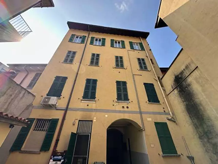 Immagine 19 di Bilocale in vendita  in Via Cadorna 29 a Como