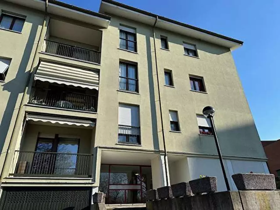 Immagine 1 di Bilocale in affitto  in Via Boccioni 15 a Como