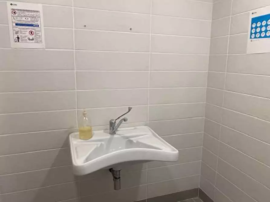 Immagine 10 di Negozio in vendita  in Via Rezzonico 47 a Como