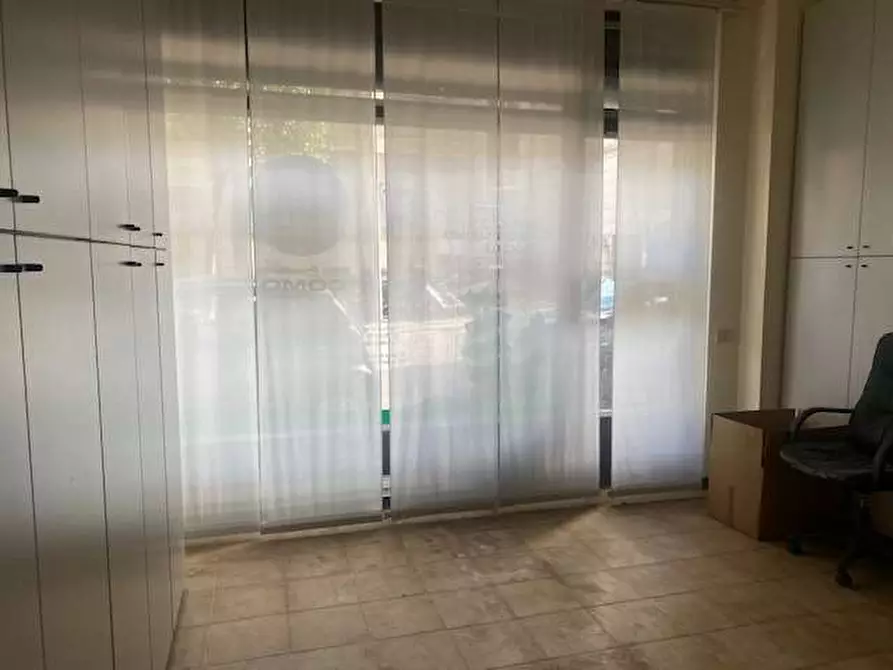 Immagine 7 di Negozio in vendita  in Via Rezzonico 47 a Como