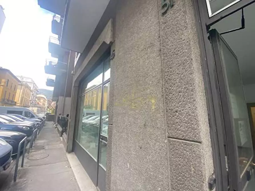 Immagine 5 di Negozio in vendita  in Via Rezzonico 47 a Como