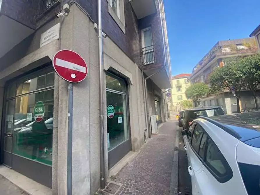 Immagine 6 di Negozio in vendita  in Via Rezzonico 47 a Como