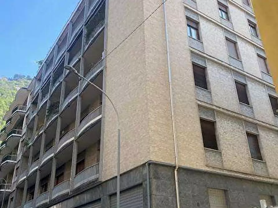 Immagine 1 di Appartamento in vendita  in via Rezzonico 34 a Como