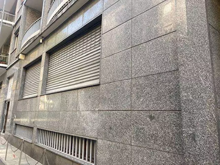 Immagine 17 di Appartamento in vendita  in via Rezzonico 34 a Como