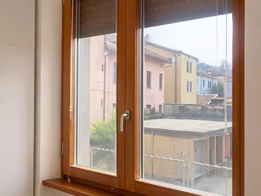 Immagine 10 di Appartamento in vendita  in via Rezzonico 34 a Como