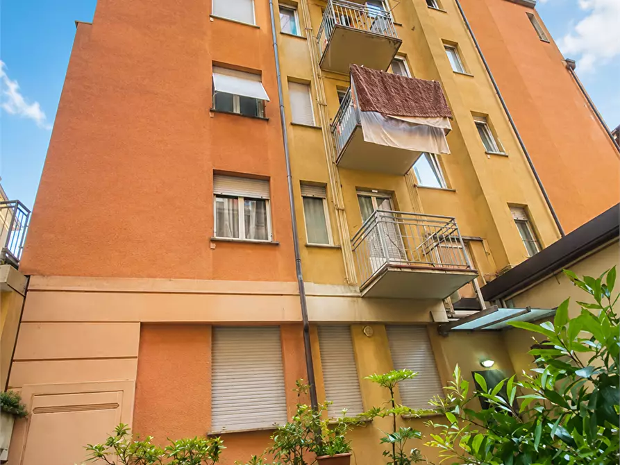 Immagine 1 di Appartamento in vendita  in via Leoni 5 a Como