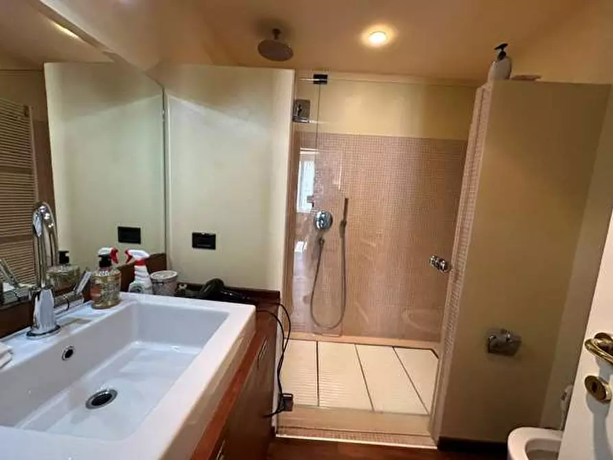 Immagine 14 di Appartamento in vendita  in Via Milano 216 a Como