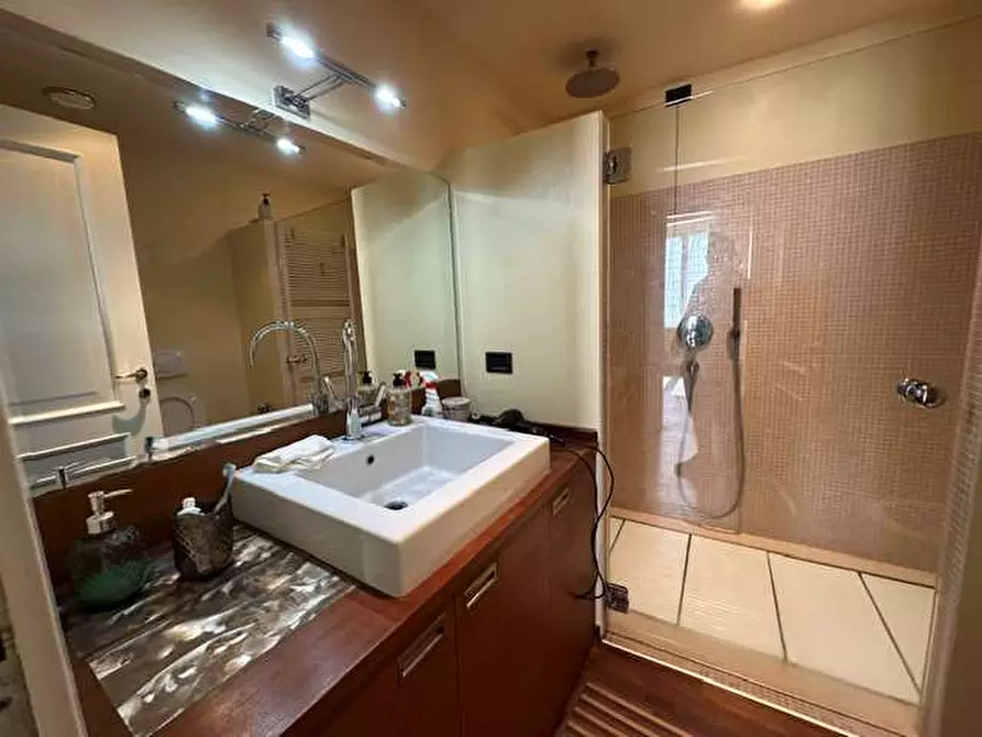 Immagine 15 di Appartamento in vendita  in Via Milano 216 a Como