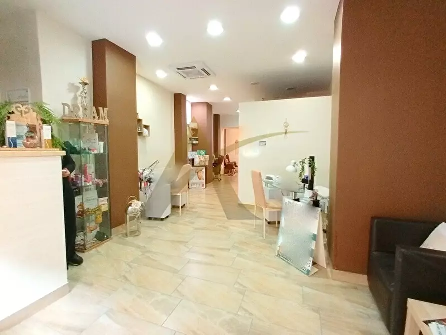 Immagine 6 di Locale commerciale in vendita  in Via S. Girolamo Miani 9 a Velletri